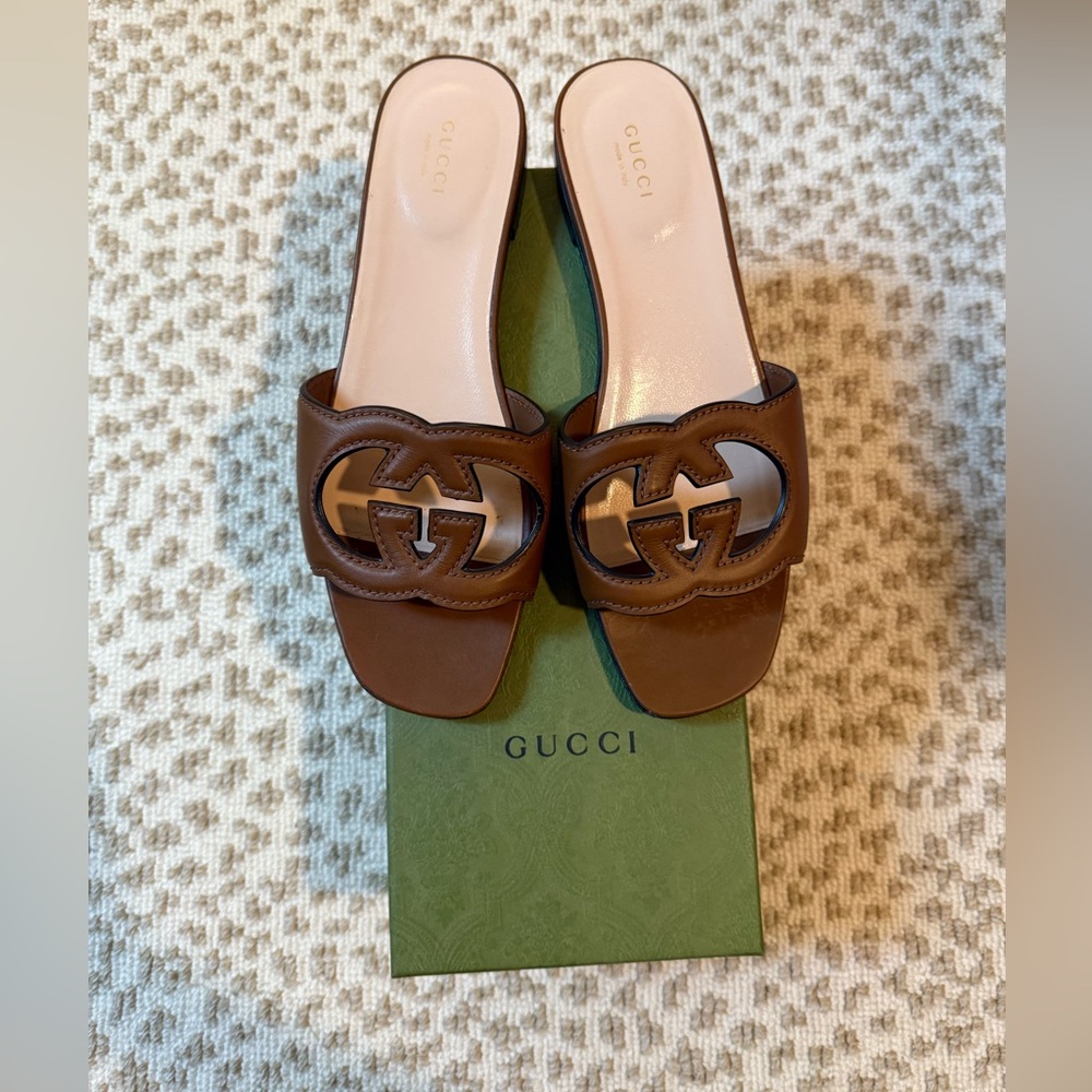 Gucci Interlocking G Leather Sandals, size 9.5 (39.5)